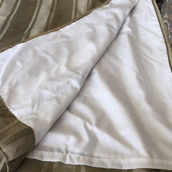 Set of 2 Olive green faux silk lined curtains - Picture 3 of 7